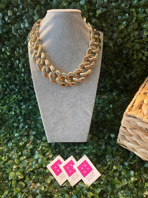 Chic Gold Necklace
